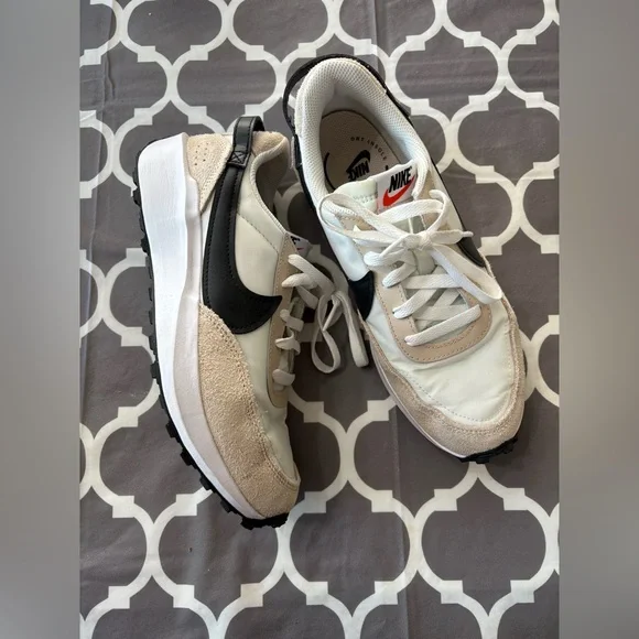 Nike Women's Waffle Debut sneakers athletic shoes - Picture 2 of 11